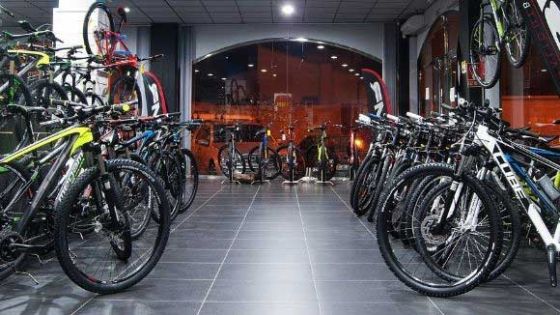foto de tienda de bicicletas en baza de ciclos montoya
